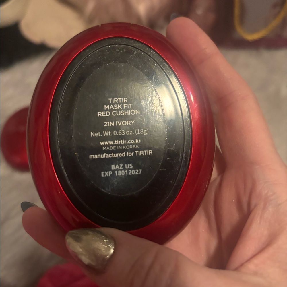 Red Makeup Foundation - Picture 2 of 4
